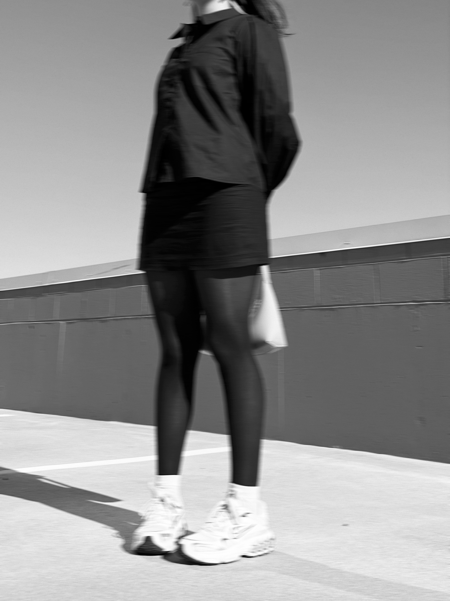 blurry-woman-black-and-white